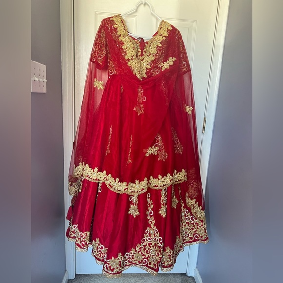 Bridal hand embroidered Lehenga set - Picture 15 of 15